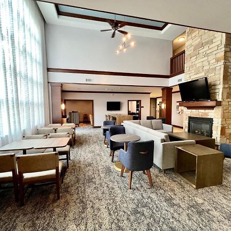 Staybridge Suites Milwaukee West-Oconomowoc By Ihg Esterno foto