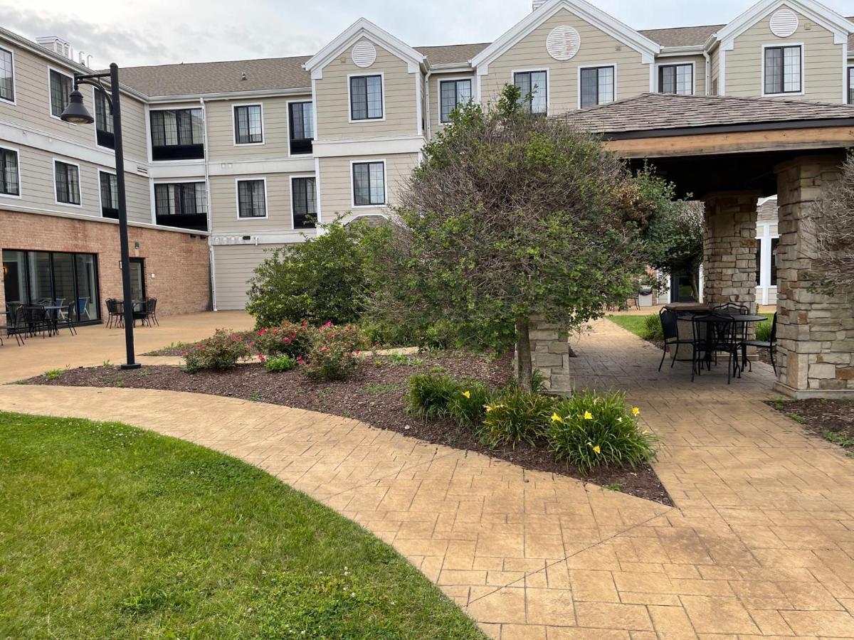 Staybridge Suites Milwaukee West-Oconomowoc By Ihg Esterno foto