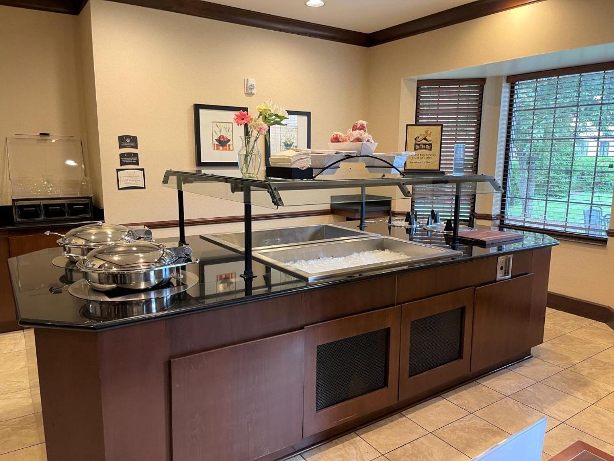 Staybridge Suites Milwaukee West-Oconomowoc By Ihg Esterno foto