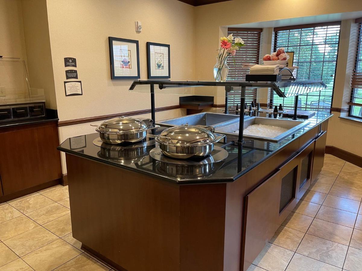 Staybridge Suites Milwaukee West-Oconomowoc By Ihg Esterno foto