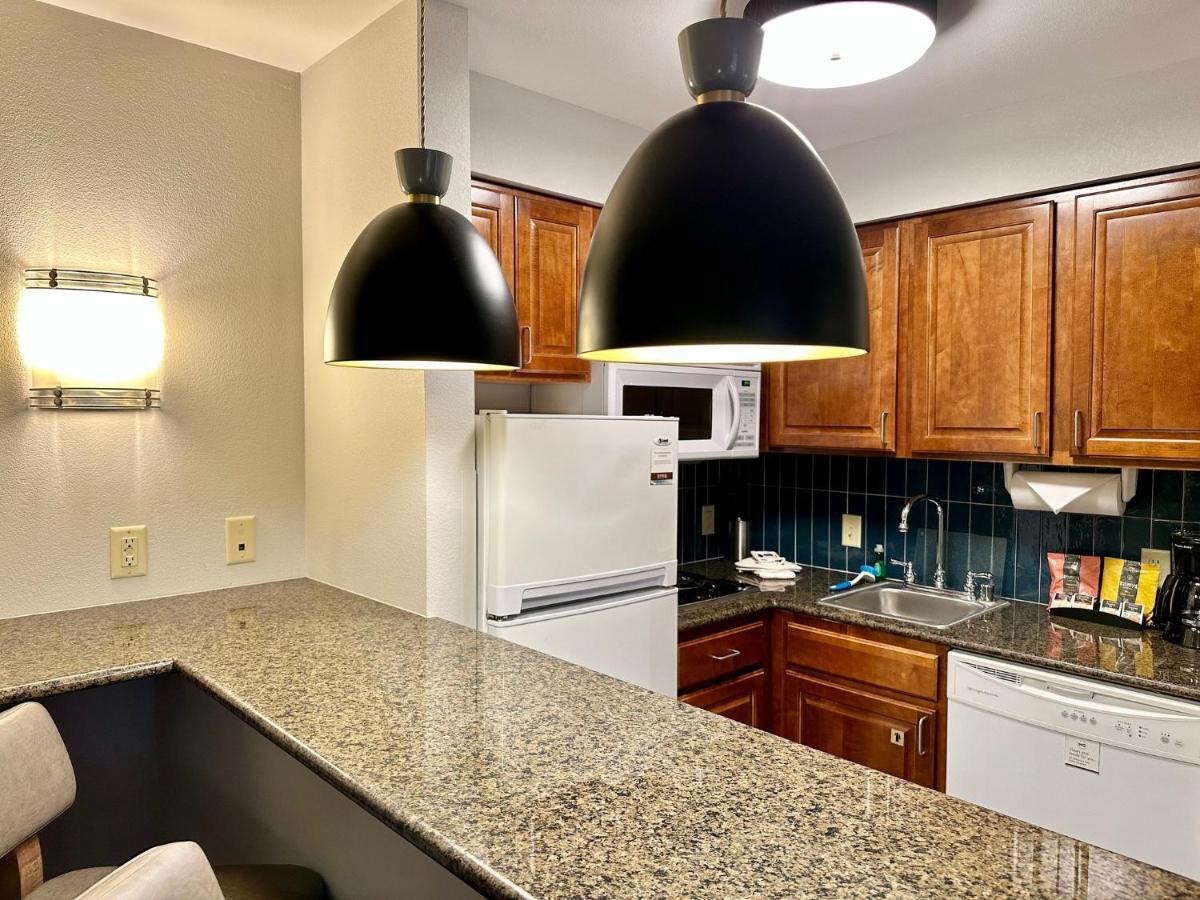 Staybridge Suites Milwaukee West-Oconomowoc By Ihg Esterno foto