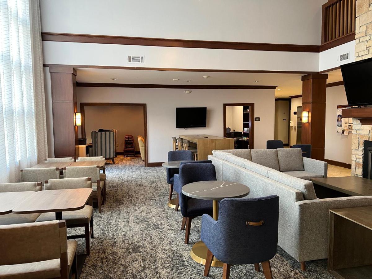 Staybridge Suites Milwaukee West-Oconomowoc By Ihg Esterno foto