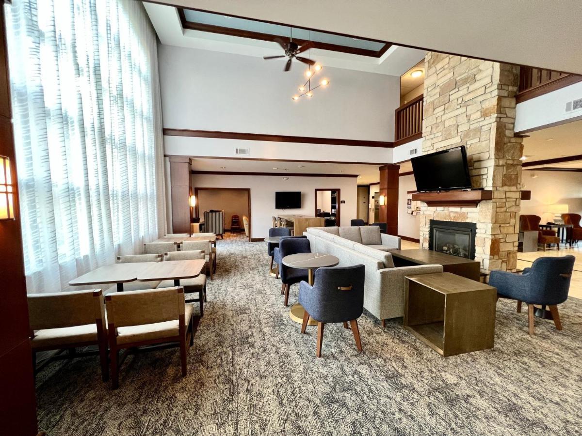 Staybridge Suites Milwaukee West-Oconomowoc By Ihg Esterno foto