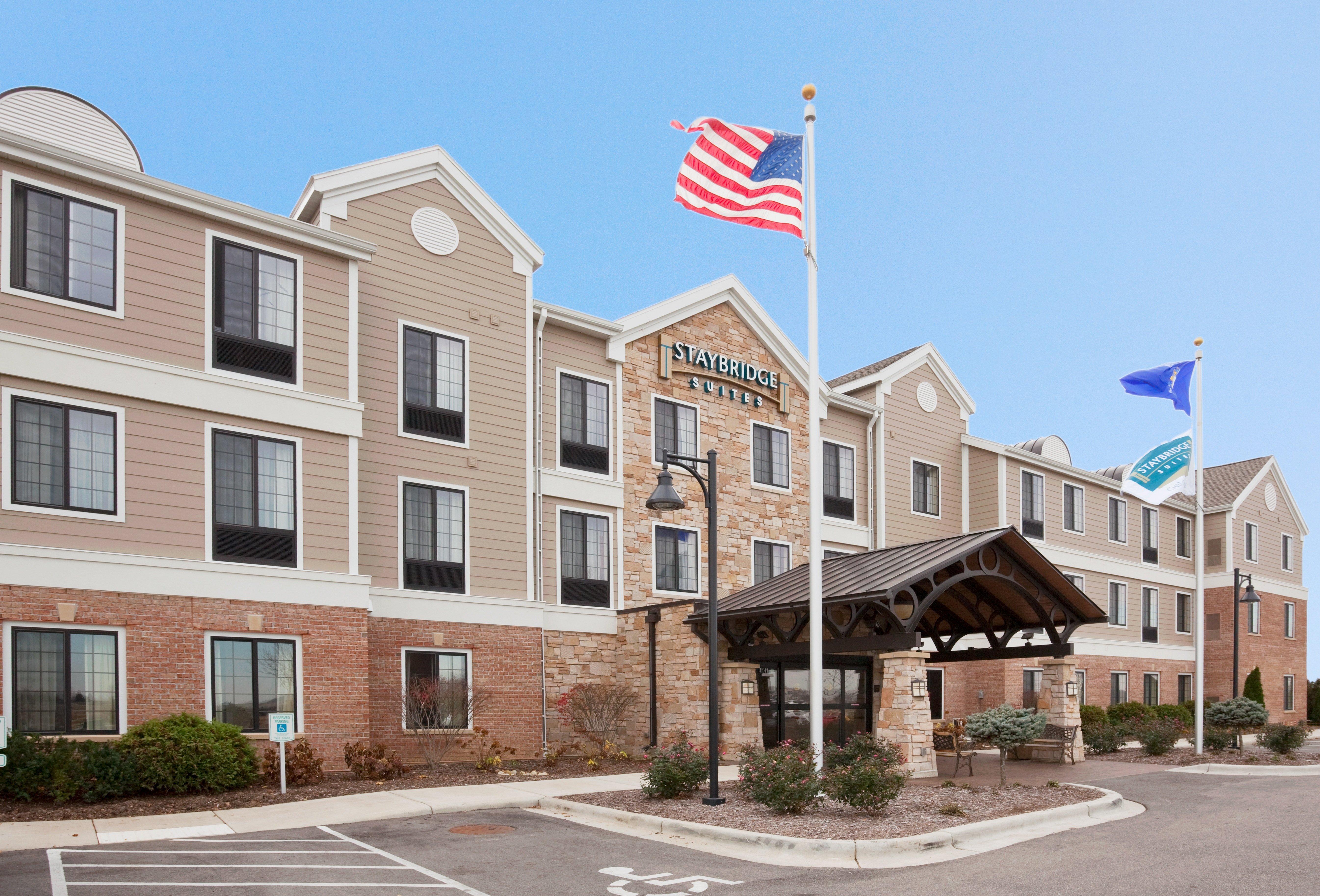 Staybridge Suites Milwaukee West-Oconomowoc By Ihg Esterno foto
