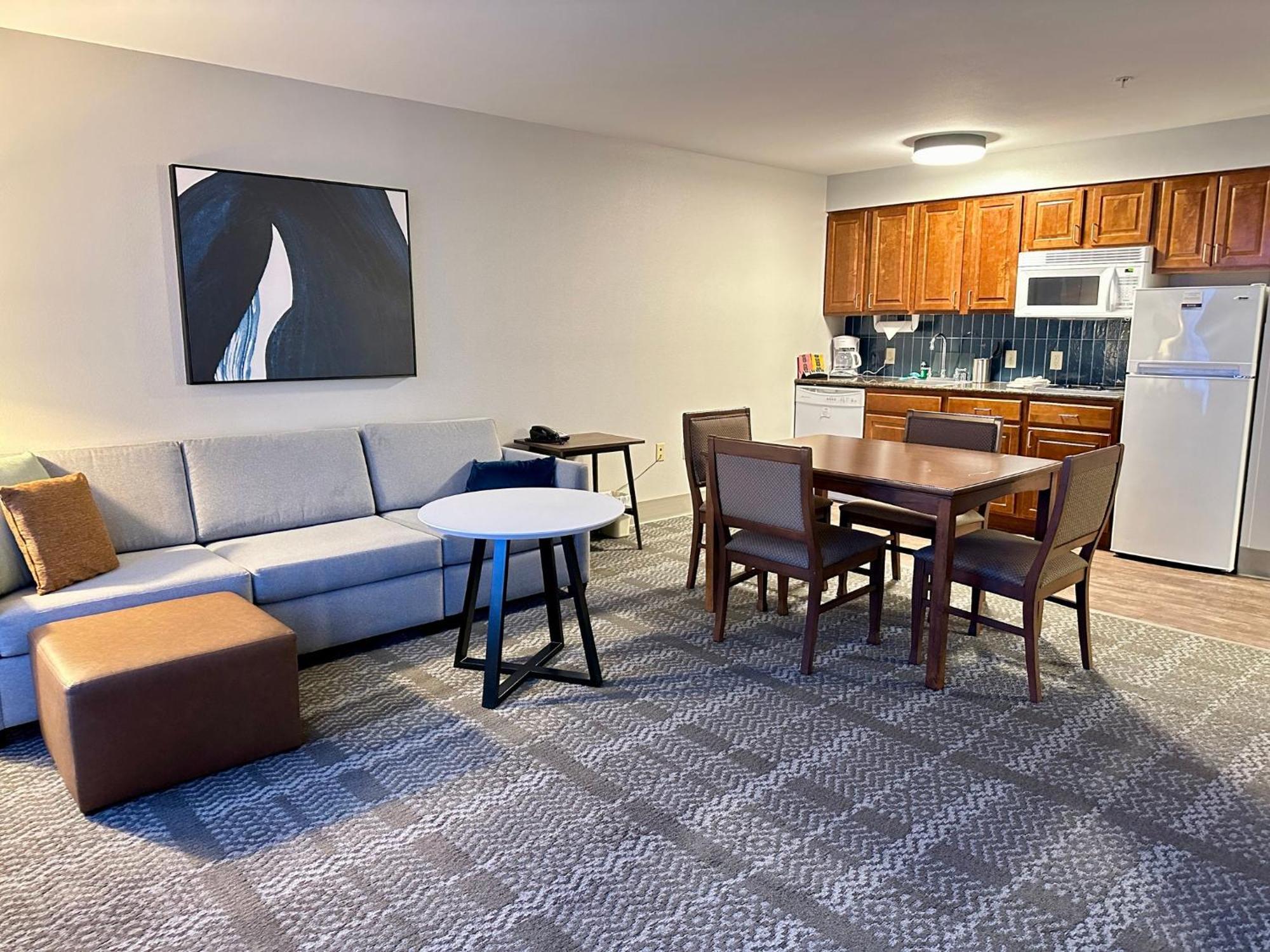 Staybridge Suites Milwaukee West-Oconomowoc By Ihg Esterno foto