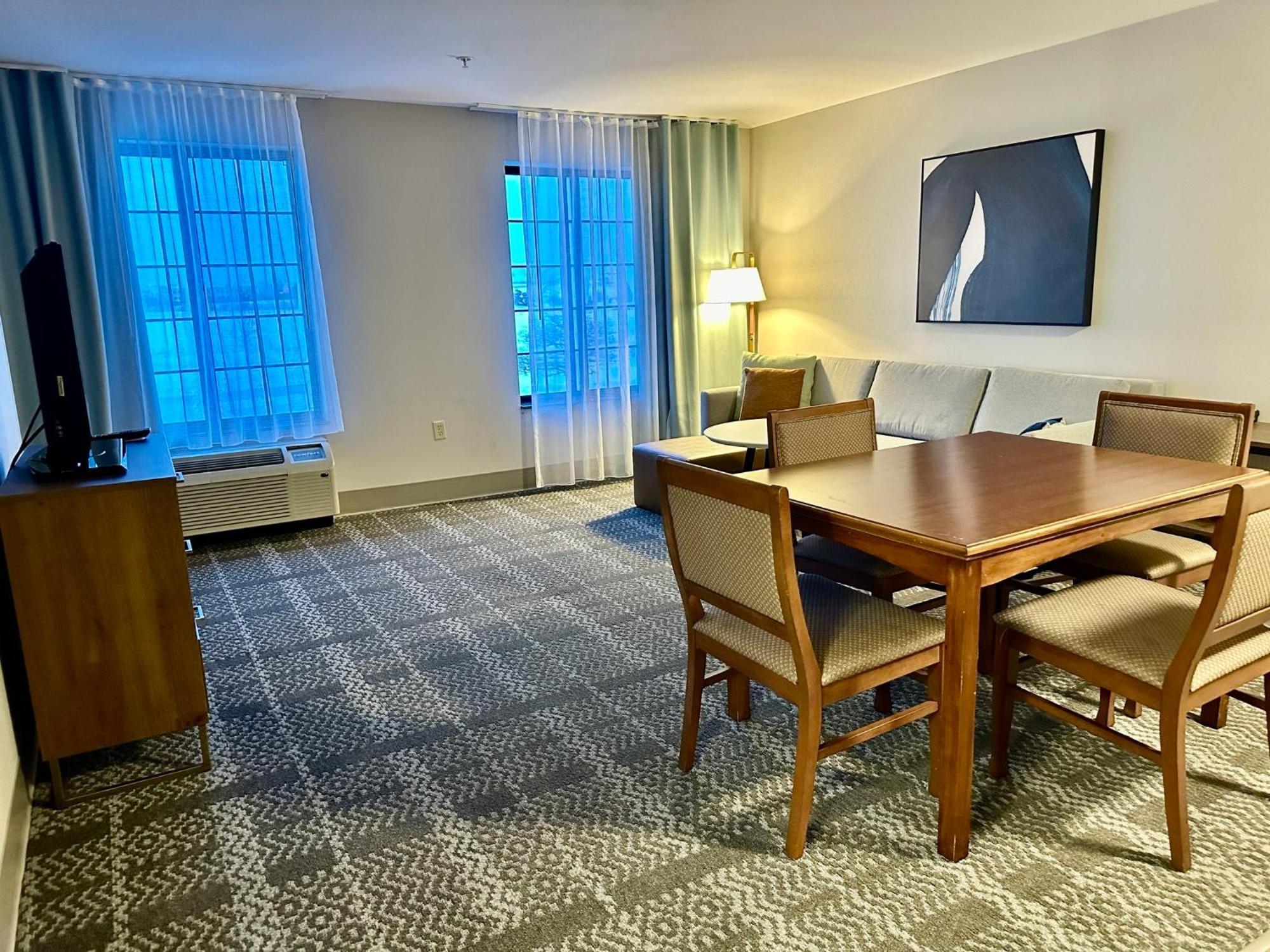 Staybridge Suites Milwaukee West-Oconomowoc By Ihg Esterno foto