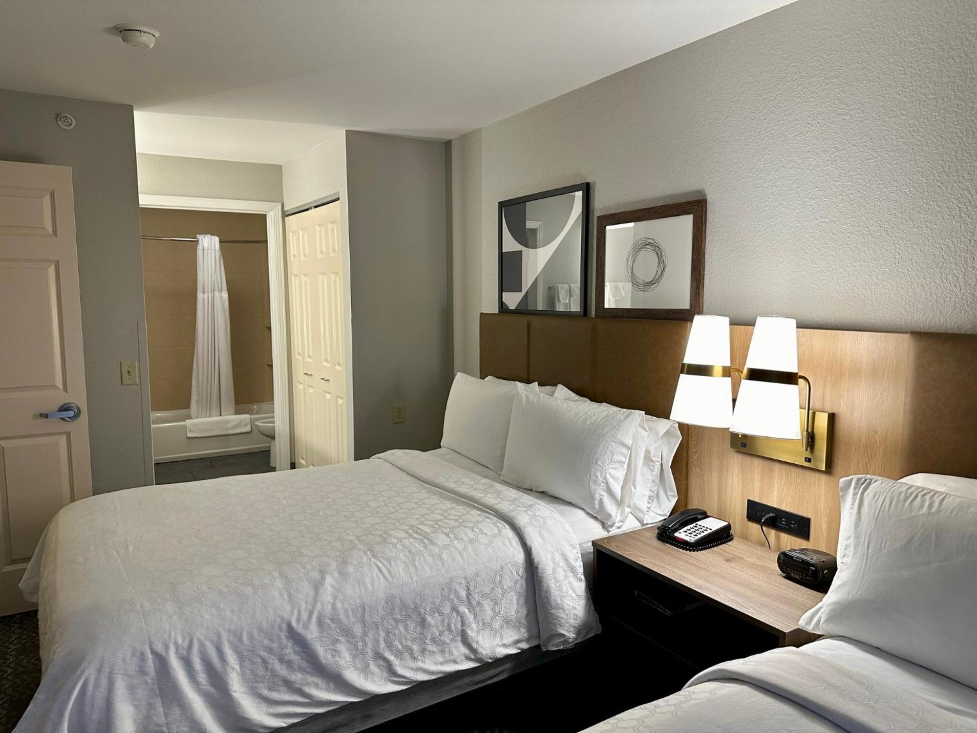 Staybridge Suites Milwaukee West-Oconomowoc By Ihg Esterno foto