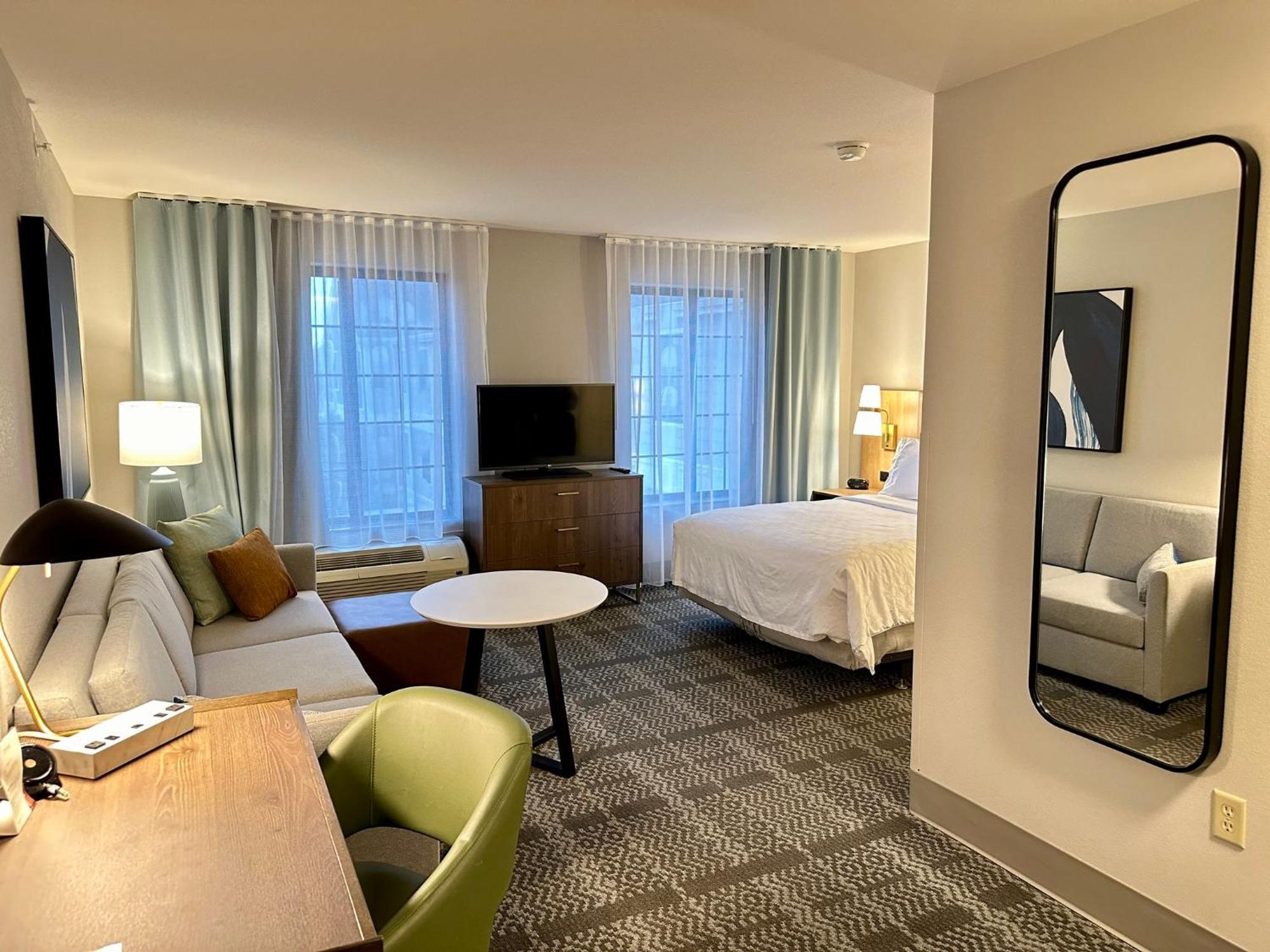 Staybridge Suites Milwaukee West-Oconomowoc By Ihg Esterno foto