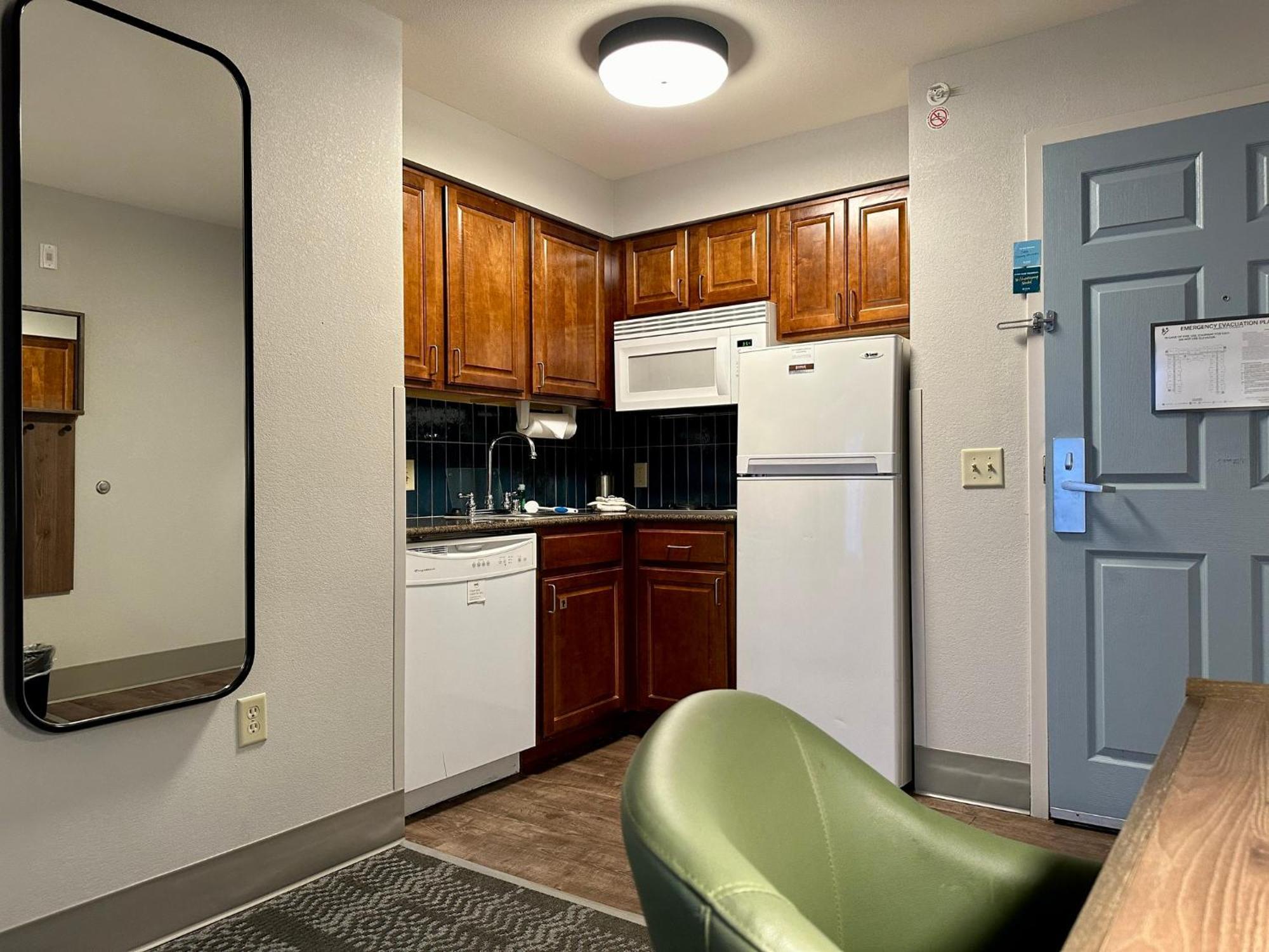 Staybridge Suites Milwaukee West-Oconomowoc By Ihg Esterno foto