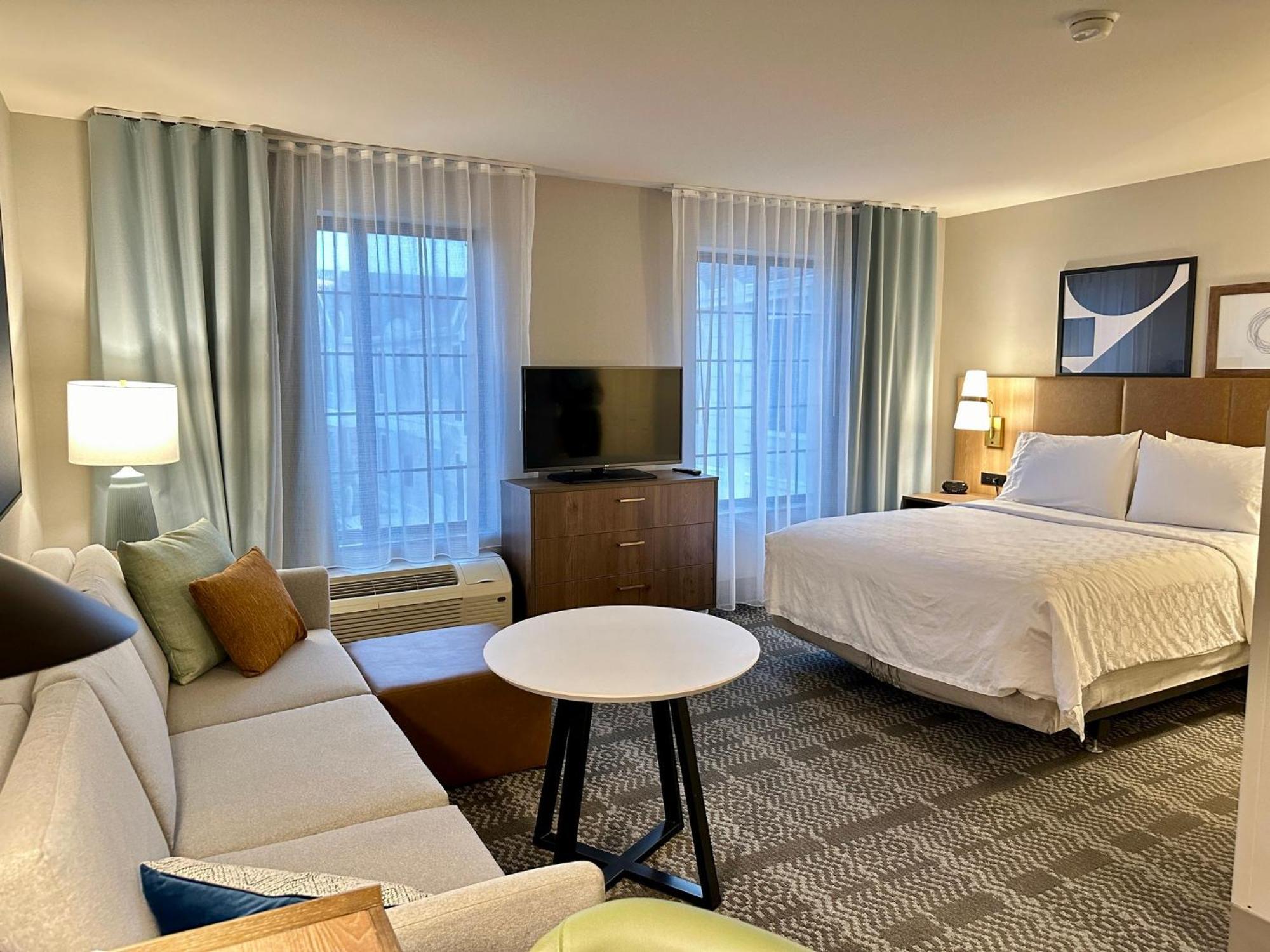Staybridge Suites Milwaukee West-Oconomowoc By Ihg Esterno foto