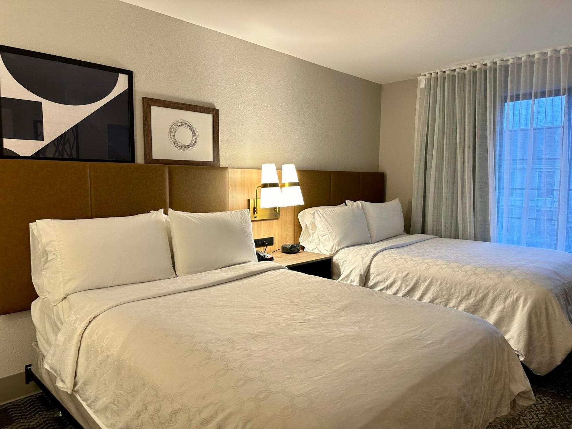 Staybridge Suites Milwaukee West-Oconomowoc By Ihg Esterno foto
