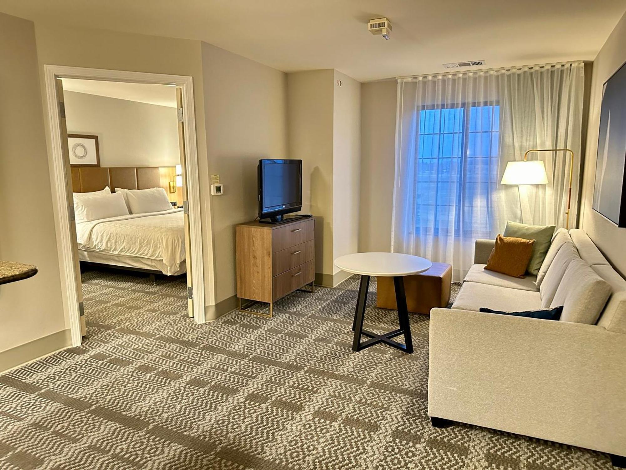 Staybridge Suites Milwaukee West-Oconomowoc By Ihg Esterno foto