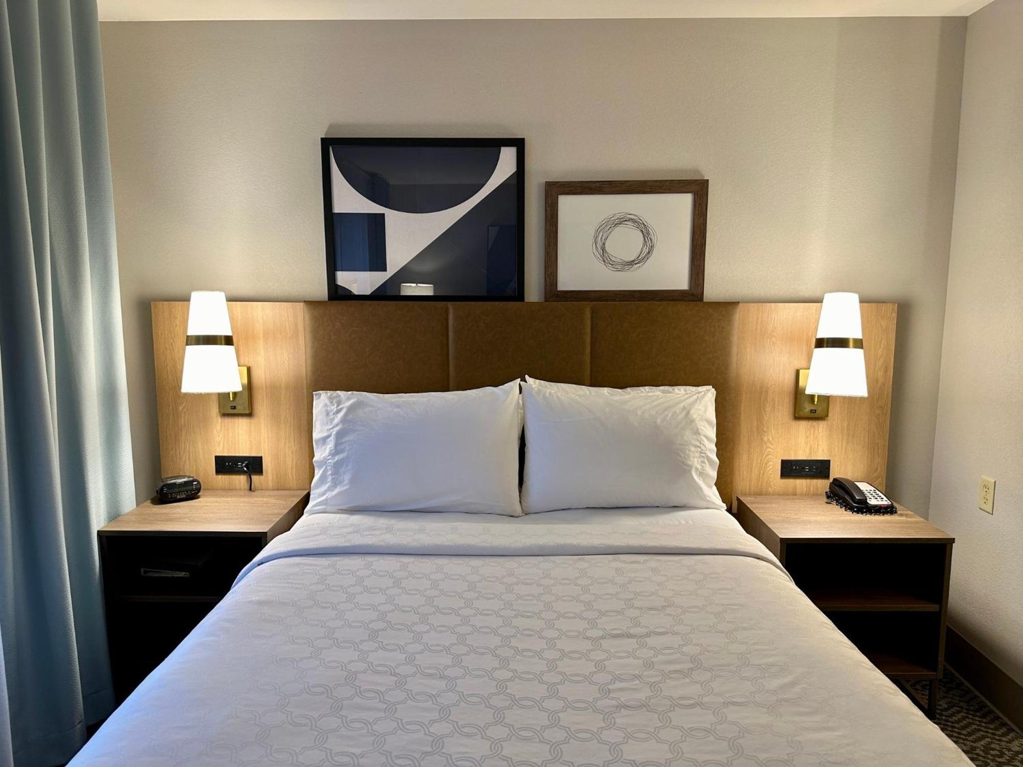 Staybridge Suites Milwaukee West-Oconomowoc By Ihg Esterno foto