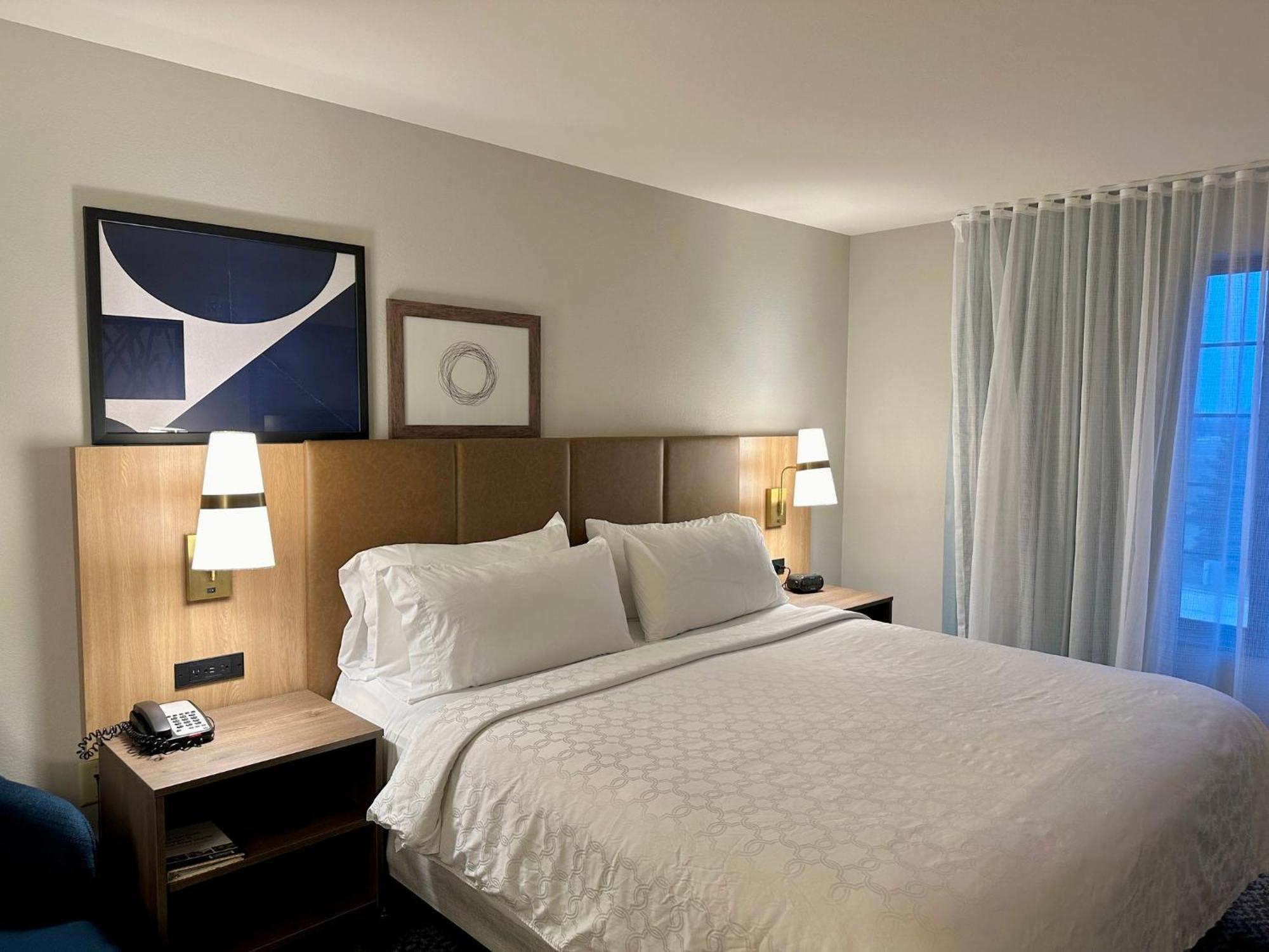 Staybridge Suites Milwaukee West-Oconomowoc By Ihg Esterno foto