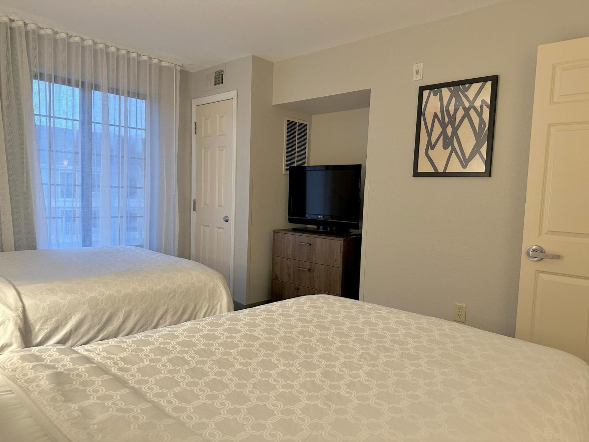 Staybridge Suites Milwaukee West-Oconomowoc By Ihg Esterno foto