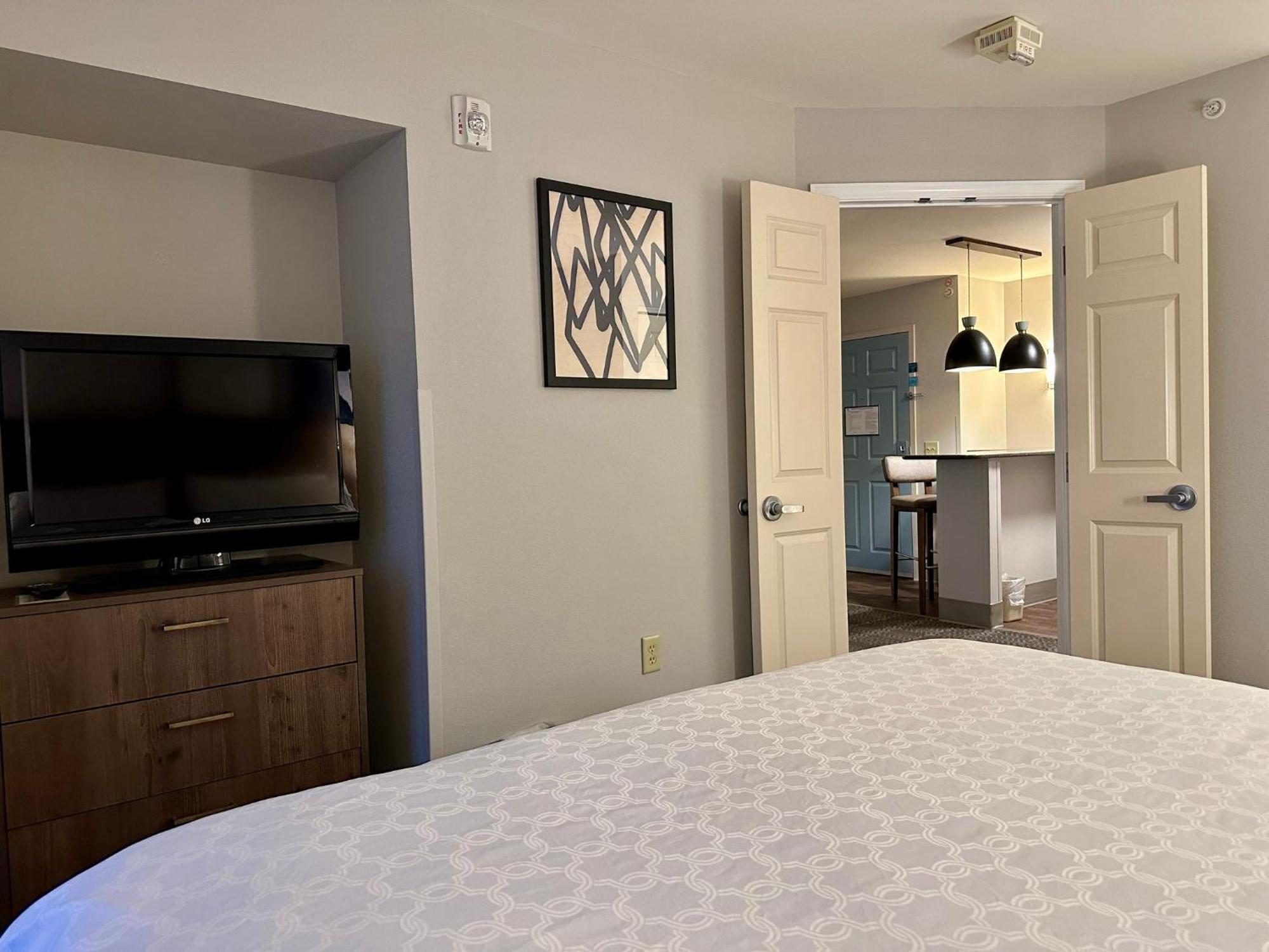 Staybridge Suites Milwaukee West-Oconomowoc By Ihg Esterno foto