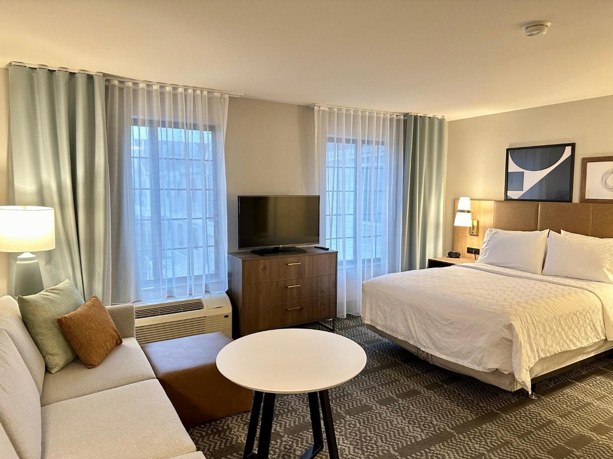 Staybridge Suites Milwaukee West-Oconomowoc By Ihg Esterno foto