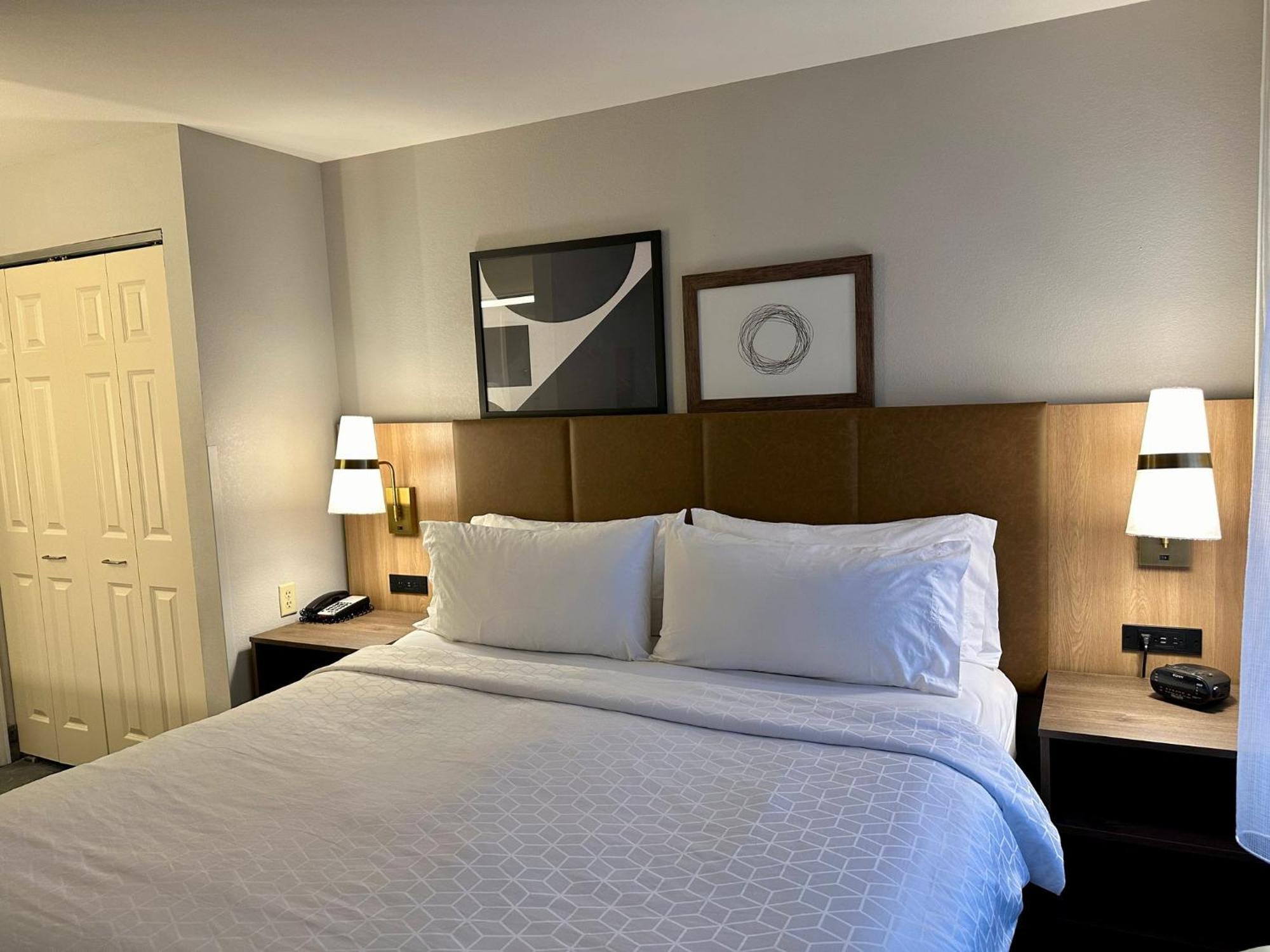 Staybridge Suites Milwaukee West-Oconomowoc By Ihg Esterno foto