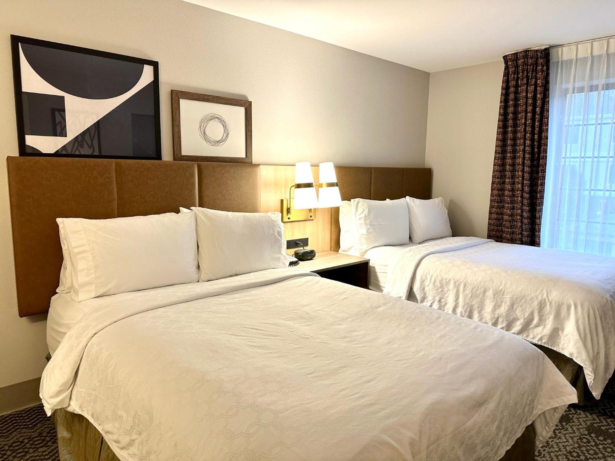 Staybridge Suites Milwaukee West-Oconomowoc By Ihg Esterno foto