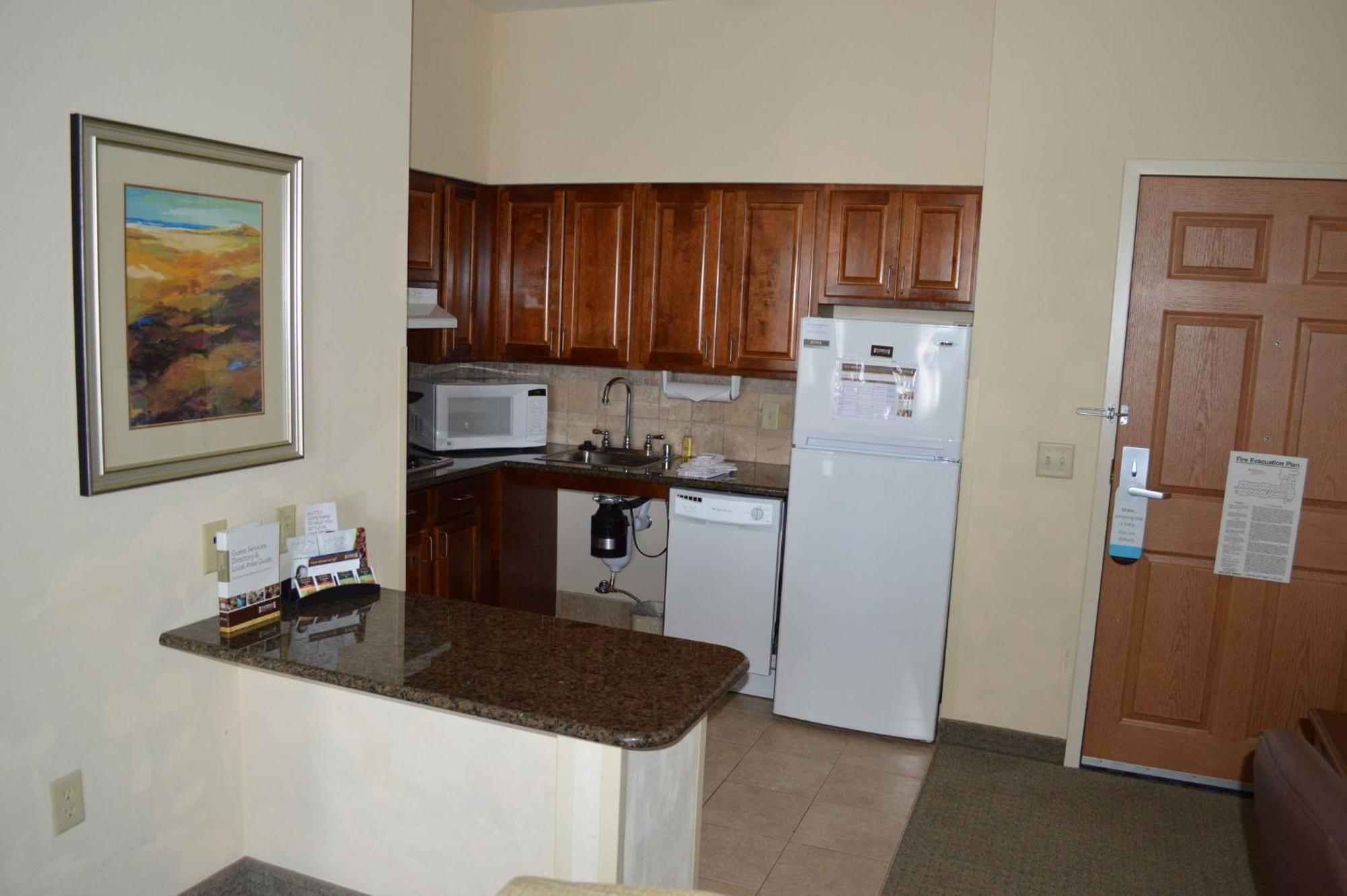 Staybridge Suites Milwaukee West-Oconomowoc By Ihg Esterno foto