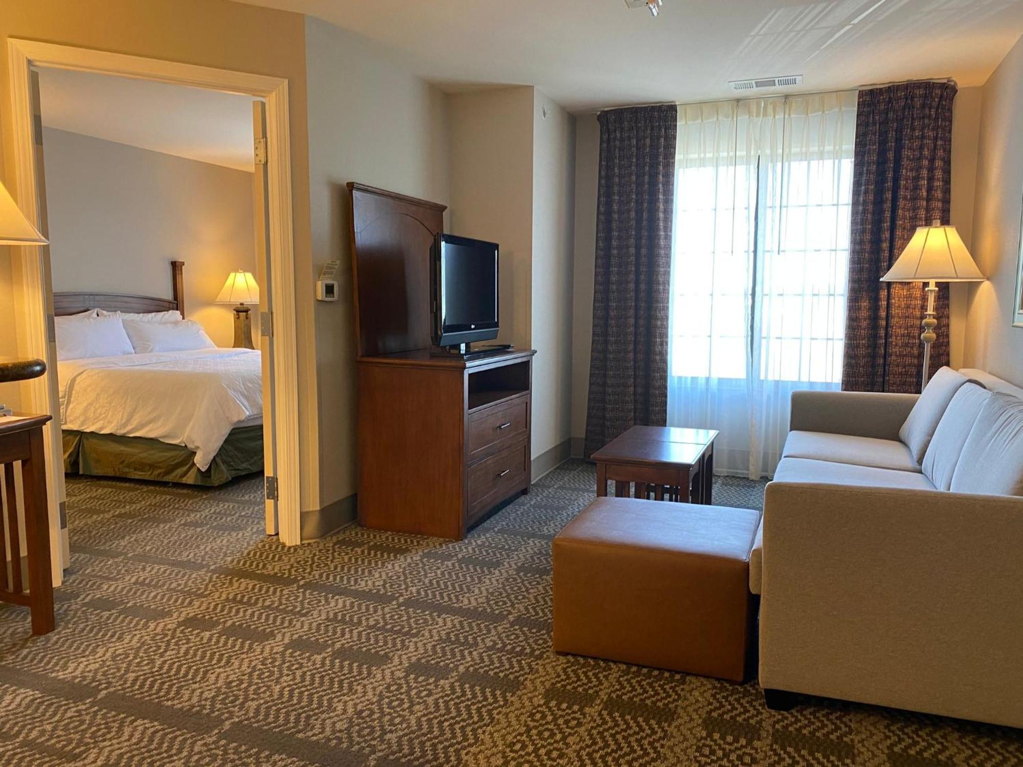 Staybridge Suites Milwaukee West-Oconomowoc By Ihg Esterno foto