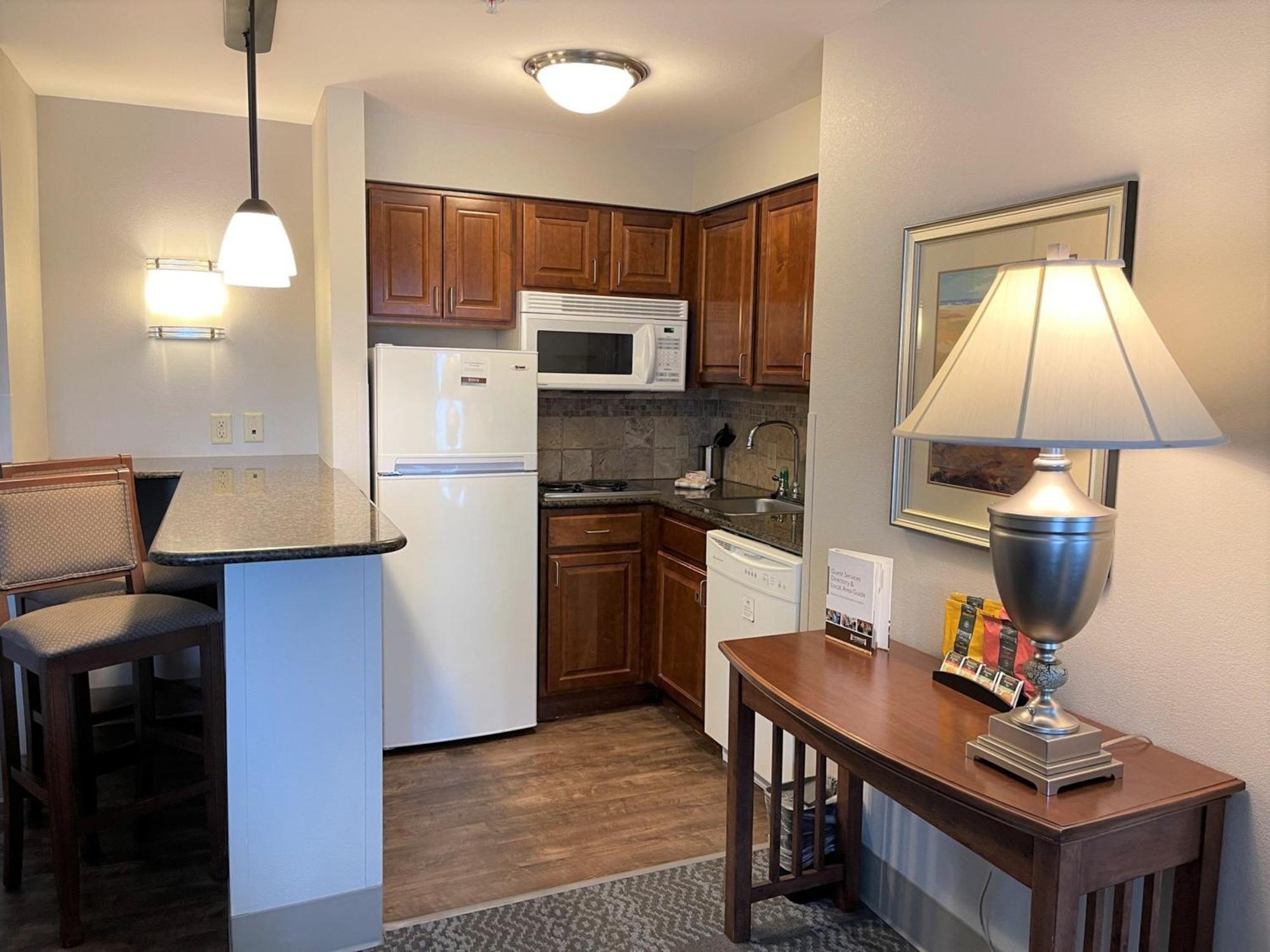 Staybridge Suites Milwaukee West-Oconomowoc By Ihg Esterno foto