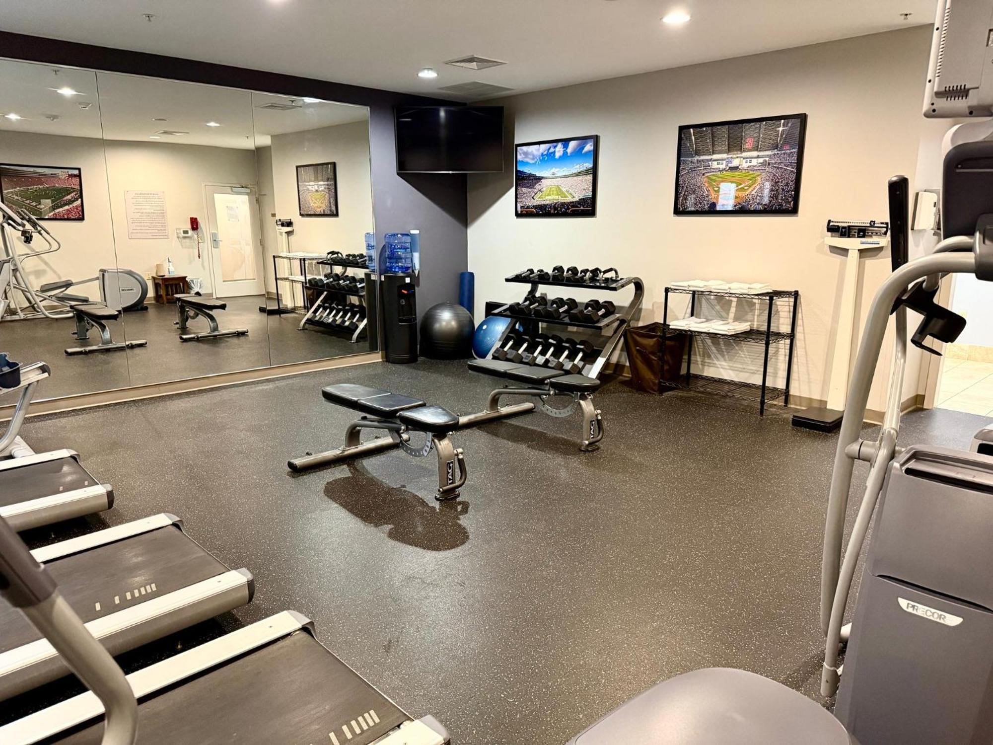 Staybridge Suites Milwaukee West-Oconomowoc By Ihg Esterno foto